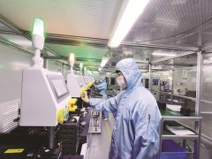 据中科光芯劳模立异工做室担任人罗江平介